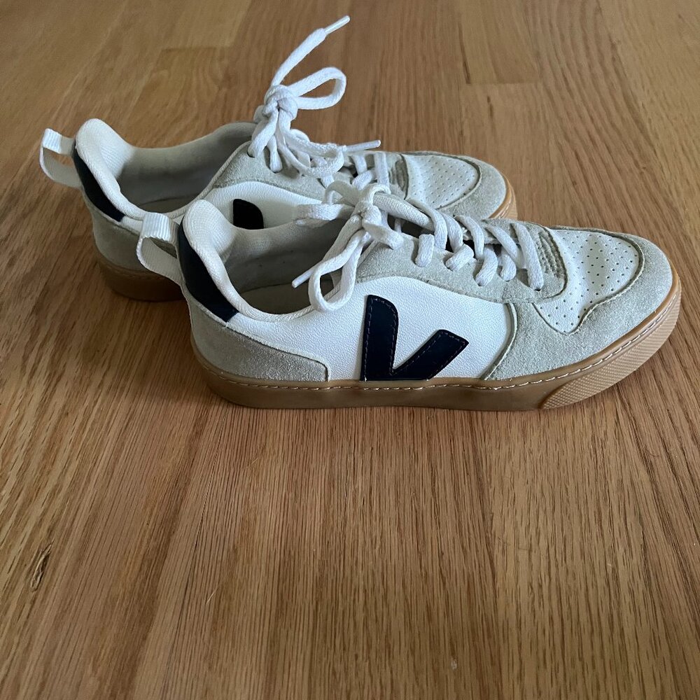 Veja Kid Lace-Up V-10 Sneaker